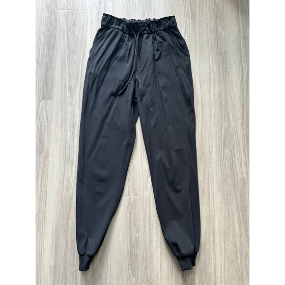 Lululemon Keep Moving Black Jogger size 4